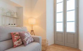 Independence Apartment With Balcony By Rent All Como