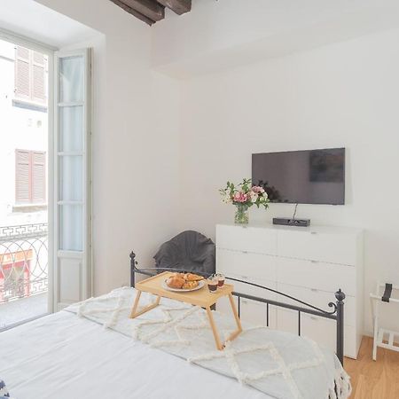 Independence Apartment With Balcony By Rent All Como Zewnętrze zdjęcie