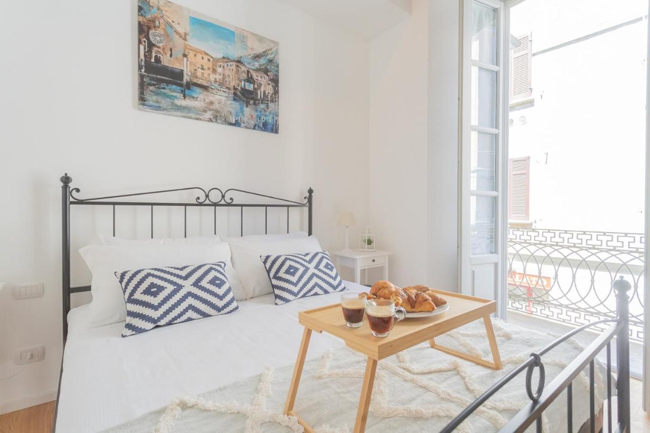 Independence Apartment With Balcony By Rent All Como Zewnętrze zdjęcie