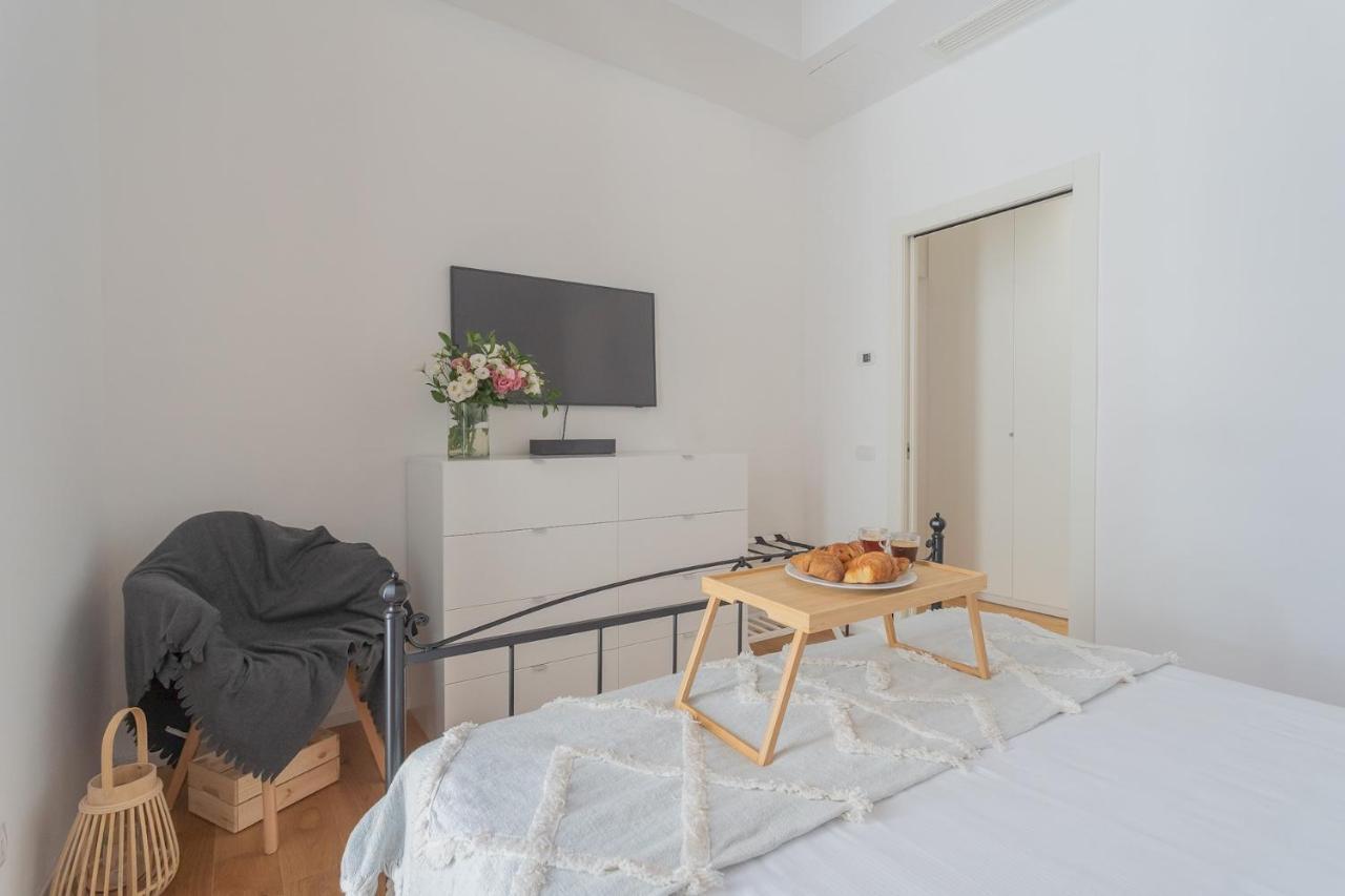 Independence Apartment With Balcony By Rent All Como Zewnętrze zdjęcie