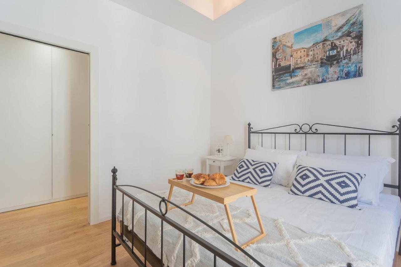 Independence Apartment With Balcony By Rent All Como Zewnętrze zdjęcie