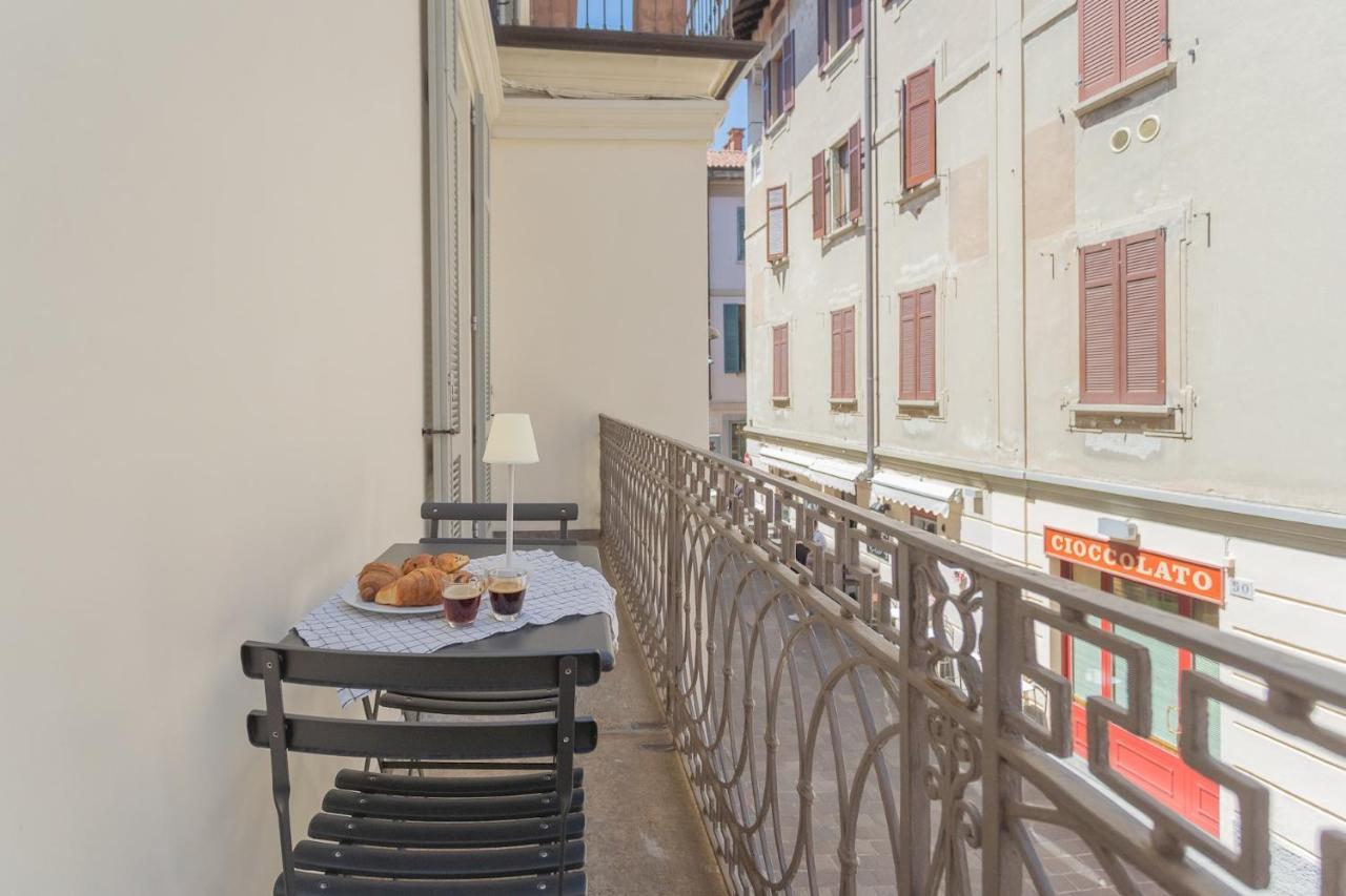 Independence Apartment With Balcony By Rent All Como Zewnętrze zdjęcie