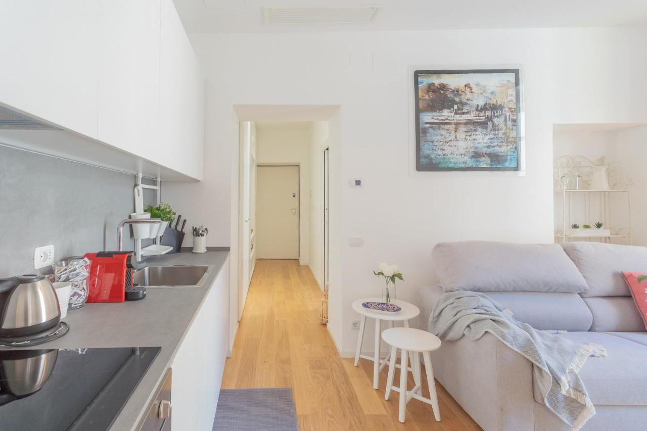 Independence Apartment With Balcony By Rent All Como Zewnętrze zdjęcie