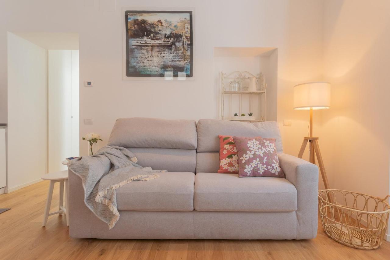 Independence Apartment With Balcony By Rent All Como Zewnętrze zdjęcie
