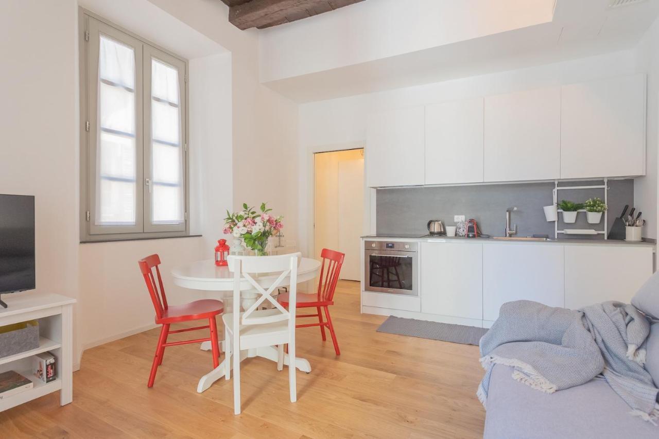 Independence Apartment With Balcony By Rent All Como Zewnętrze zdjęcie