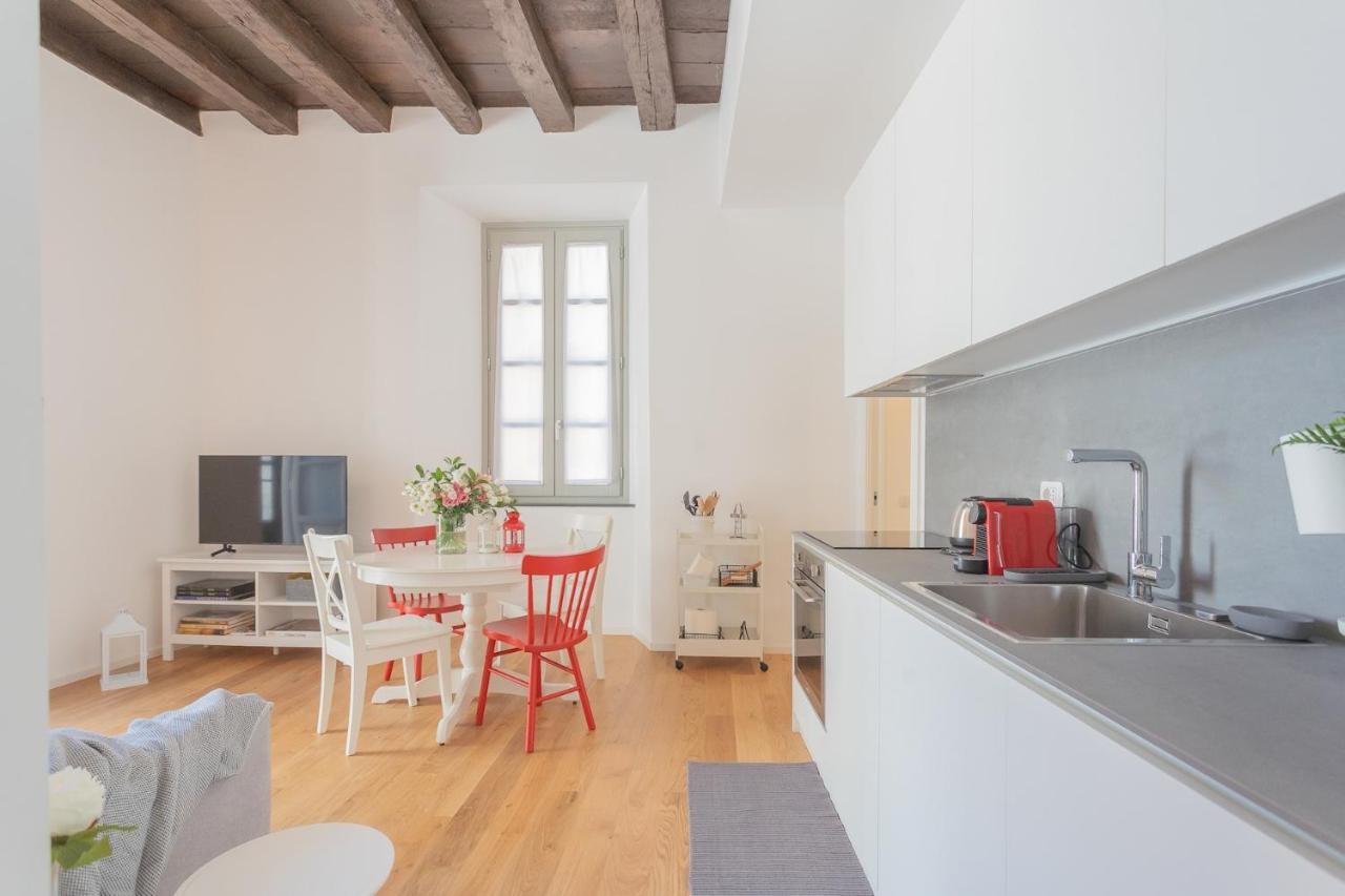 Independence Apartment With Balcony By Rent All Como Zewnętrze zdjęcie
